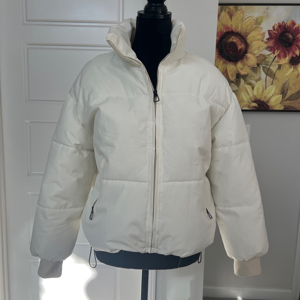 EUC Women's Cream Puffer Jacket Coat Warm Minimalist Gorgeous